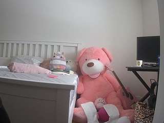 voyeurcam-sexy-little-ana-01