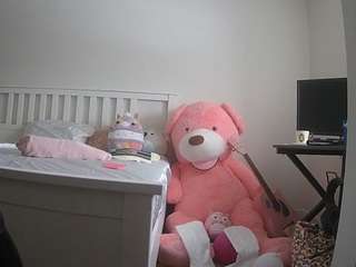 voyeurcam-sexy-little-ana-01