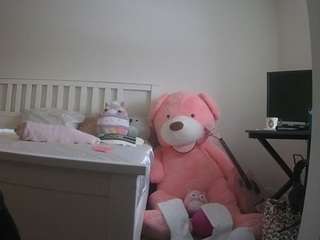 voyeurcam-sexy-little-ana-01