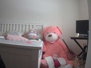 voyeurcam-sexy-little-ana-01