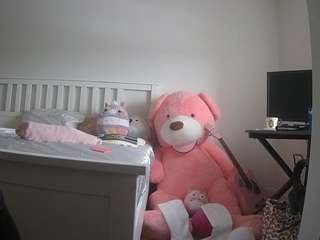 voyeurcam-sexy-little-ana-01