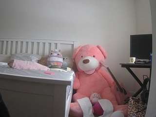 voyeurcam-sexy-little-ana-01