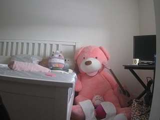 voyeurcam-sexy-little-ana-01