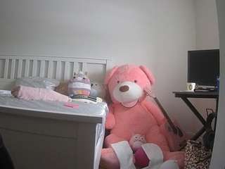 voyeurcam-sexy-little-ana-01