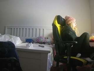 voyeurcam-sexy-little-ana-01