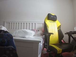 voyeurcam-sexy-little-ana-01