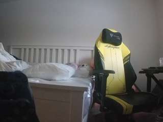 voyeurcam-sexy-little-ana-01's CamSoda show and profile