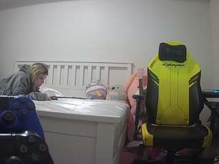 voyeurcam-sexy-little-ana-01