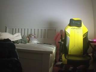 voyeurcam-sexy-little-ana-01