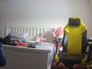 voyeurcam-sexy-little-ana-01