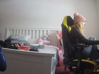 voyeurcam-sexy-little-ana-01 Live Webcam on CamSoda