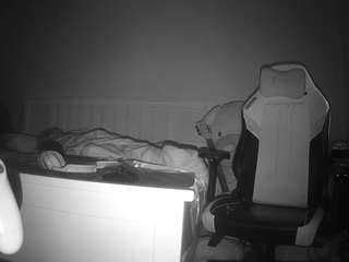 voyeurcam-sexy-little-ana-01's CamSoda show and profile