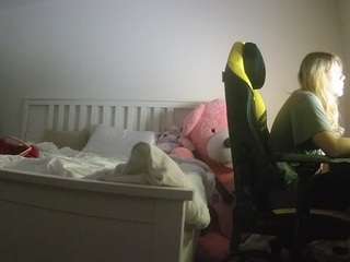 voyeurcam-sexy-little-ana-01