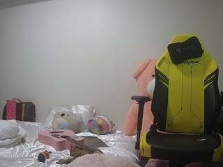 voyeurcam-sexy-little-ana-01