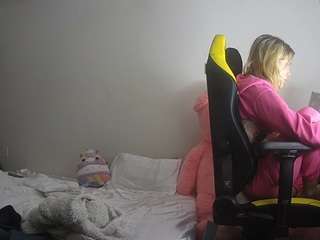 voyeurcam-sexy-little-ana-01 from CamSoda