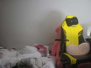 voyeurcam-sexy-little-ana-01 from CamSoda