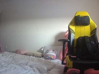 voyeurcam-sexy-little-ana-01