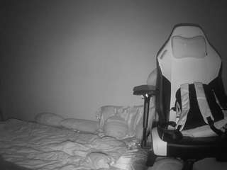 voyeurcam-sexy-little-ana-01's CamSoda show and profile