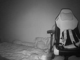 voyeurcam-sexy-little-ana-01's CamSoda show and profile