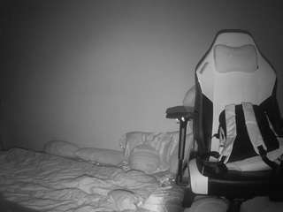 voyeurcam-sexy-little-ana-01's CamSoda show and profile