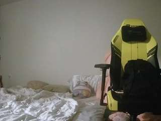 voyeurcam-sexy-little-ana-01's CamSoda show and profile