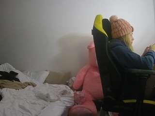 voyeurcam-sexy-little-ana-01