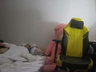 voyeurcam-sexy-little-ana-01