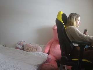 voyeurcam-sexy-little-ana-01