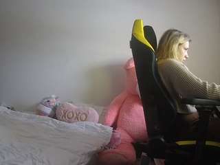 voyeurcam-sexy-little-ana-01