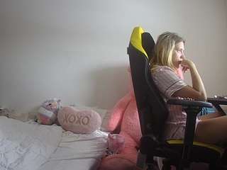 voyeurcam-sexy-little-ana-01