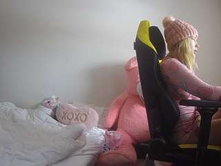 voyeurcam-sexy-little-ana-01