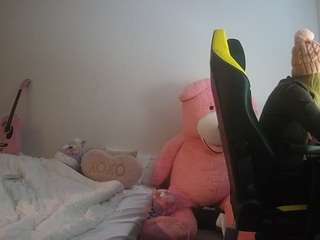 voyeurcam-sexy-little-ana-01