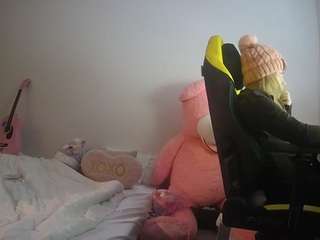 voyeurcam-sexy-little-ana-01