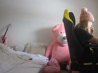 voyeurcam-sexy-little-ana-01 webcam