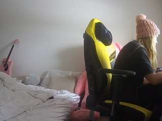 voyeurcam-sexy-little-ana-01 webcam