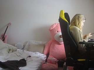 voyeurcam-sexy-little-ana-01