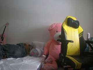 voyeurcam-sexy-little-ana-01