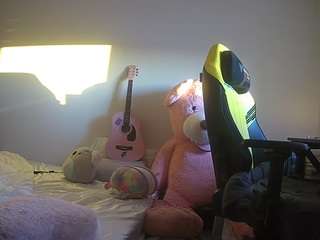 voyeurcam-sexy-little-ana-01