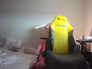 voyeurcam-sexy-little-ana-01