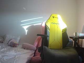 voyeurcam-sexy-little-ana-01