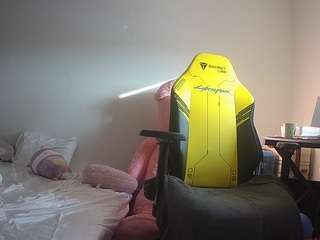 voyeurcam-sexy-little-ana-01