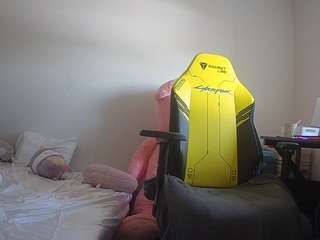 voyeurcam-sexy-little-ana-01