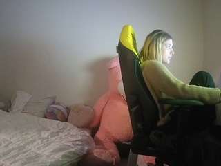 voyeurcam-sexy-little-ana-01 webcam