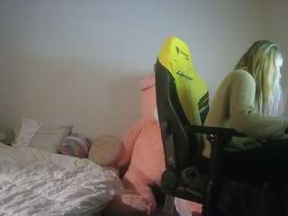 voyeurcam-sexy-little-ana-01