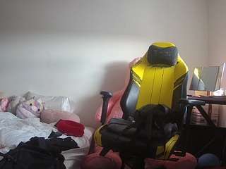 voyeurcam-sexy-little-ana-01 webcam model