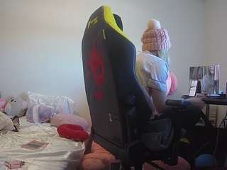 voyeurcam-sexy-little-ana-01