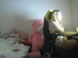 voyeurcam-sexy-little-ana-01