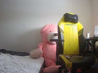 voyeurcam-sexy-little-ana-01