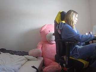 voyeurcam-sexy-little-ana-01 webcam