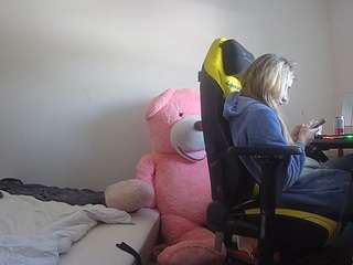 voyeurcam-sexy-little-ana-01 camsoda